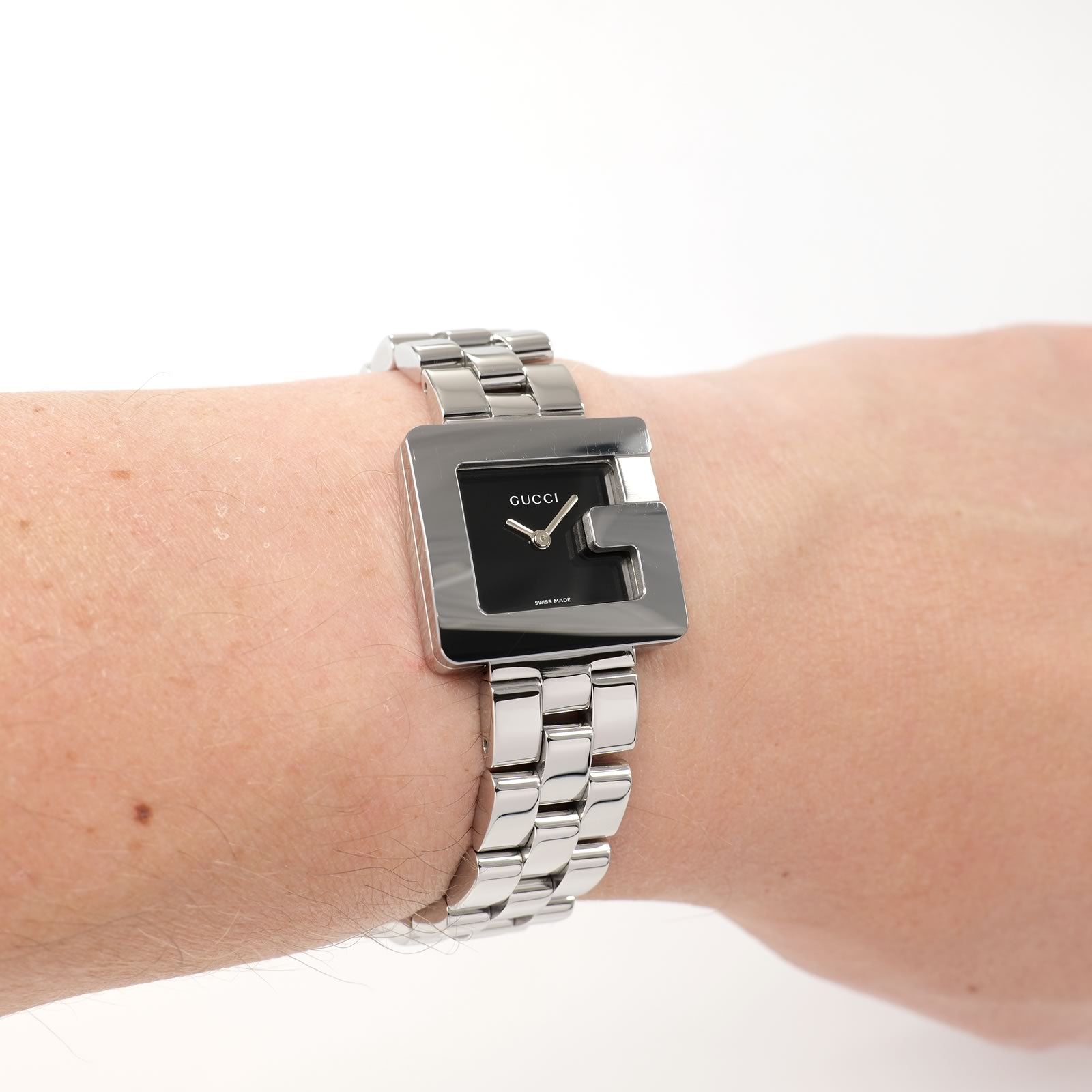 Gucci 3600 Black Dial on the wrist