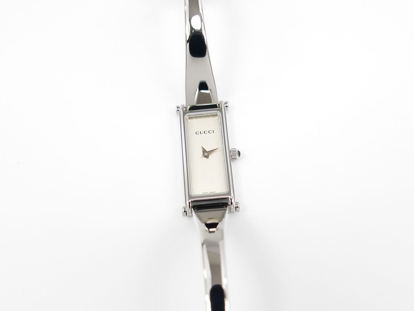 GUCCI 1500L シルバー レディース時計 Gucci 1500L Silver Dial on Small Stainless Steel Bangle – SWWatches