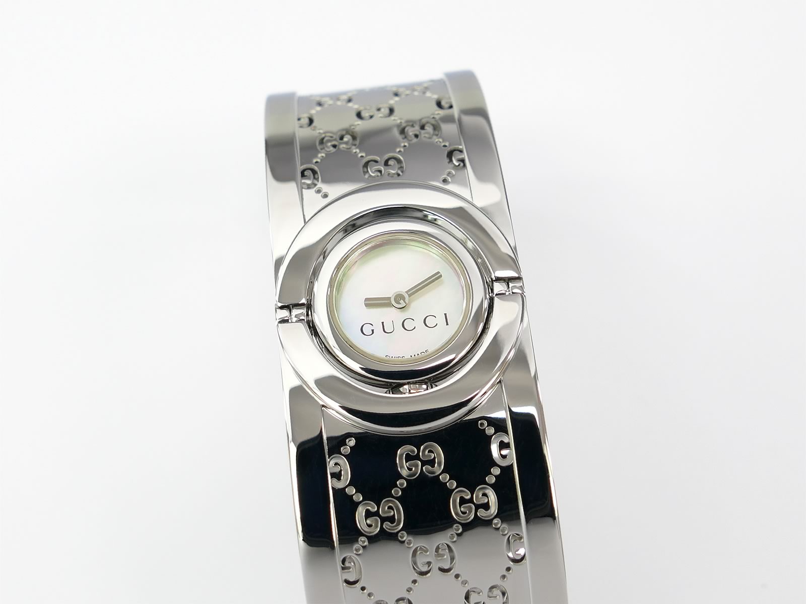 Gucci twirl mother of pearl watch Gucci Twirl Heart Bangle SS Mother of pearl Reversible dial  main image 2