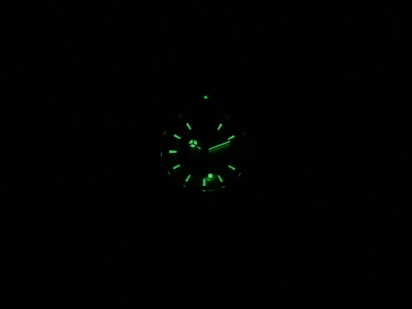 TAG Heuer 2000 WK1312-1 night time luminosity