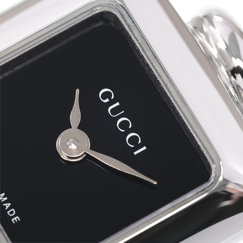 Gucci 1900L dial logo close up
