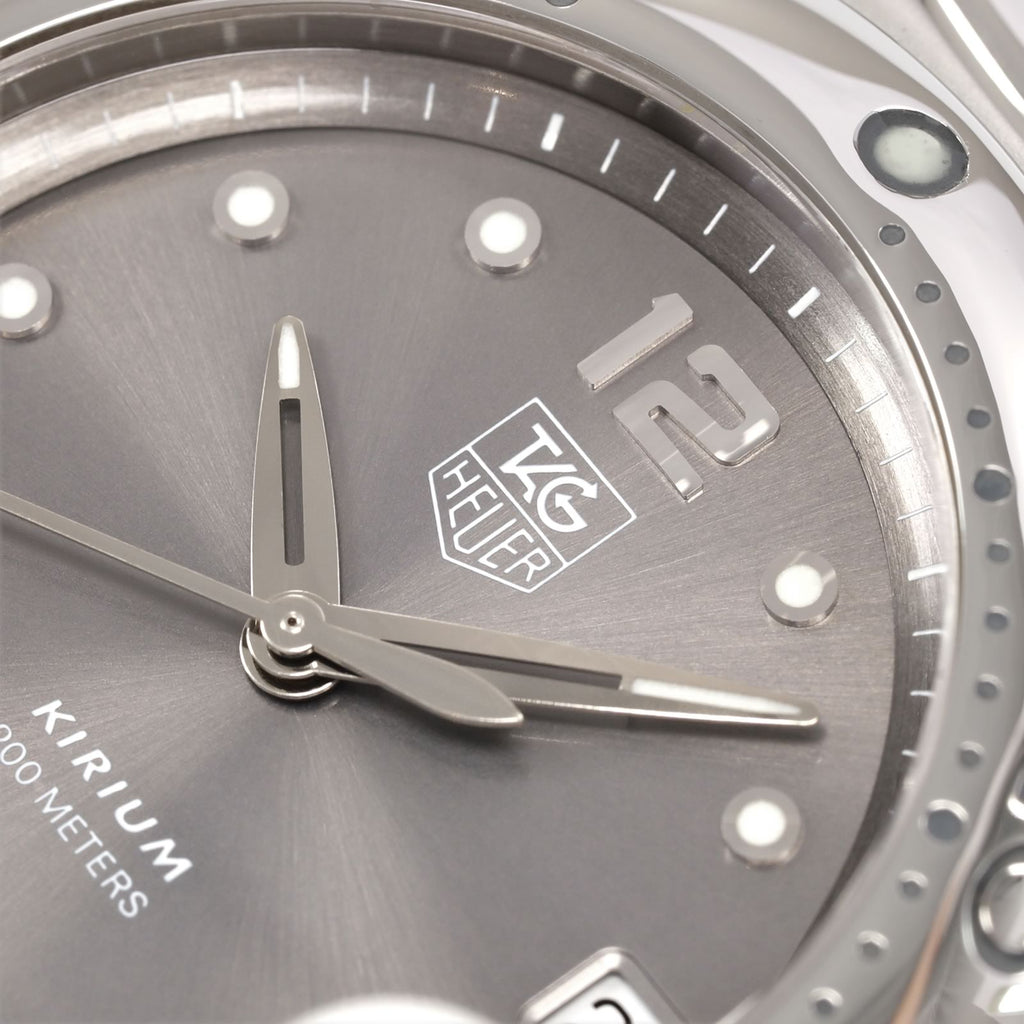 TAG Heuer Kirium WL111G-0 logo close up