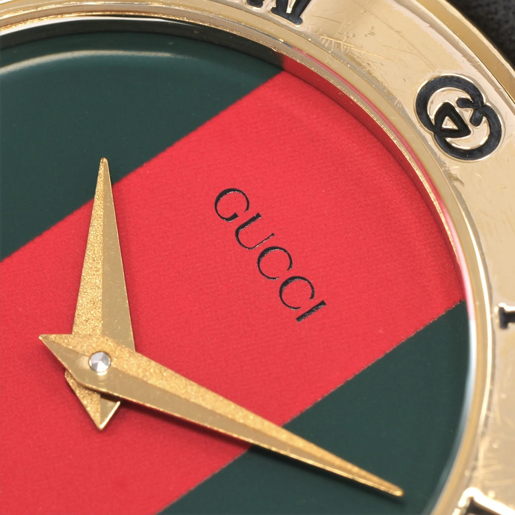 Gucci 3000L Logo close up