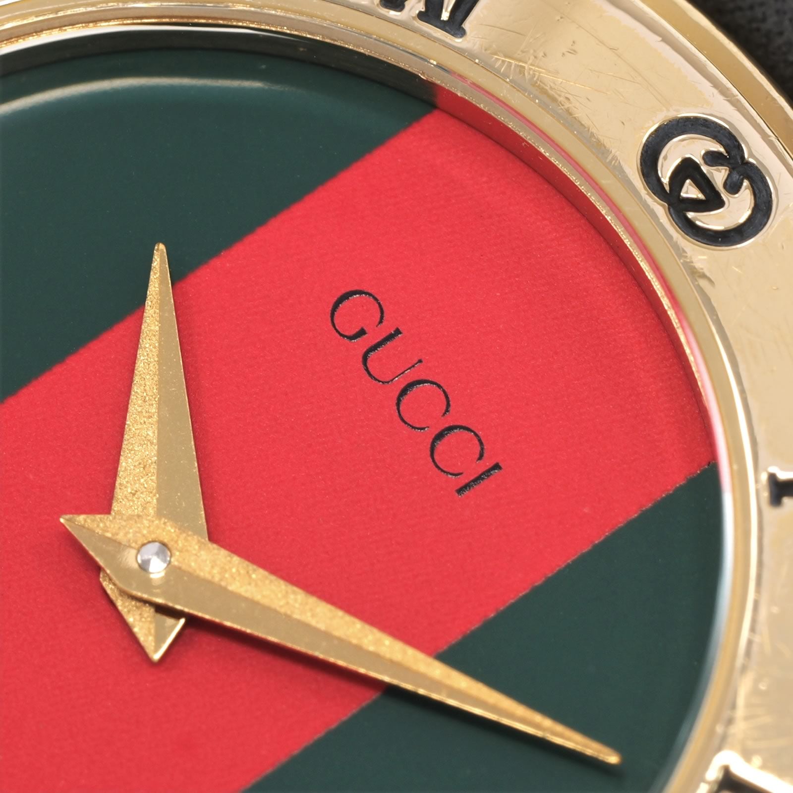 Gucci 3000L Logo close up
