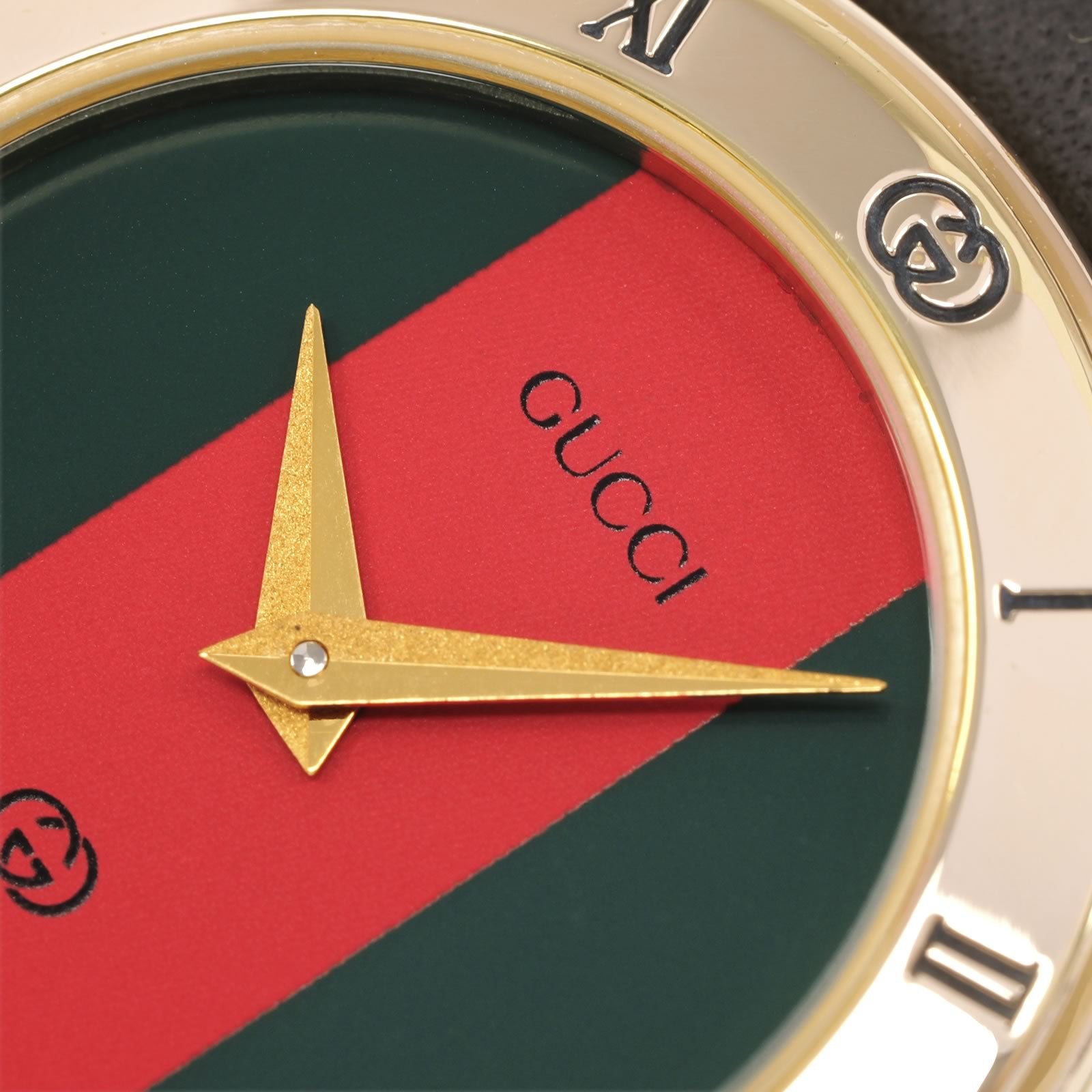 Gucci 3000L Logo close up