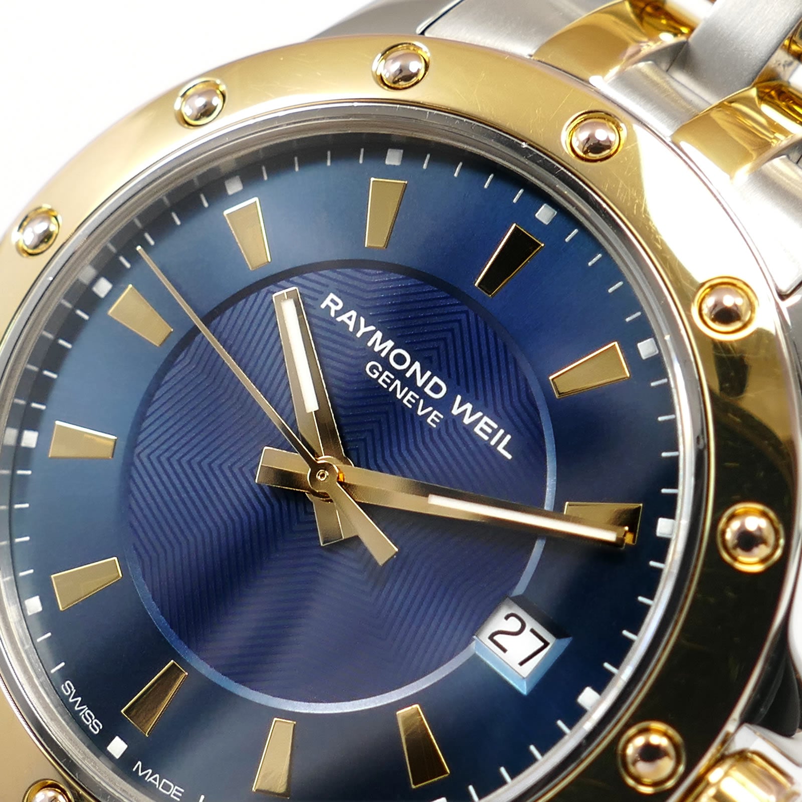 Raymond Weil Tango 5599 logo close up
