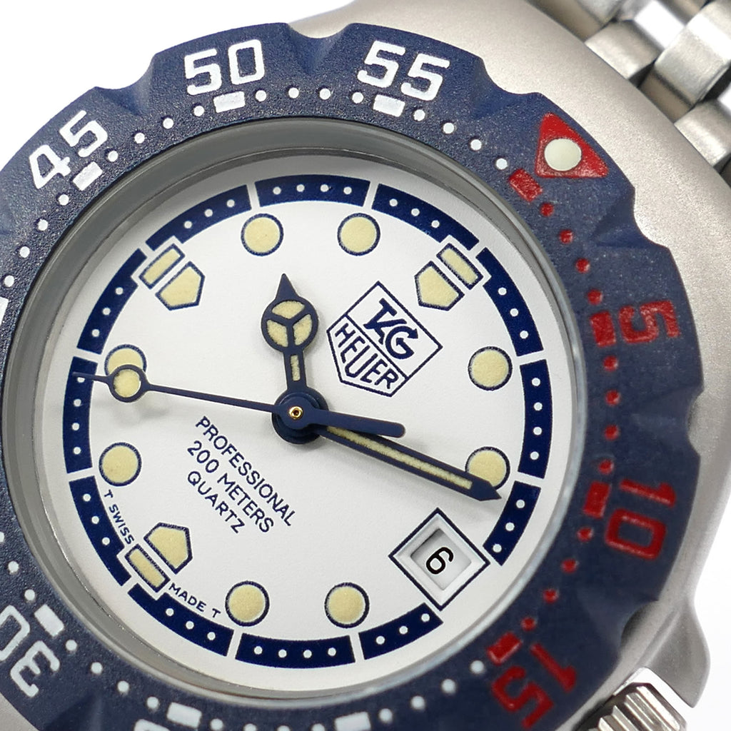 TAG Heuer Formula 1 WA1419 logo close up