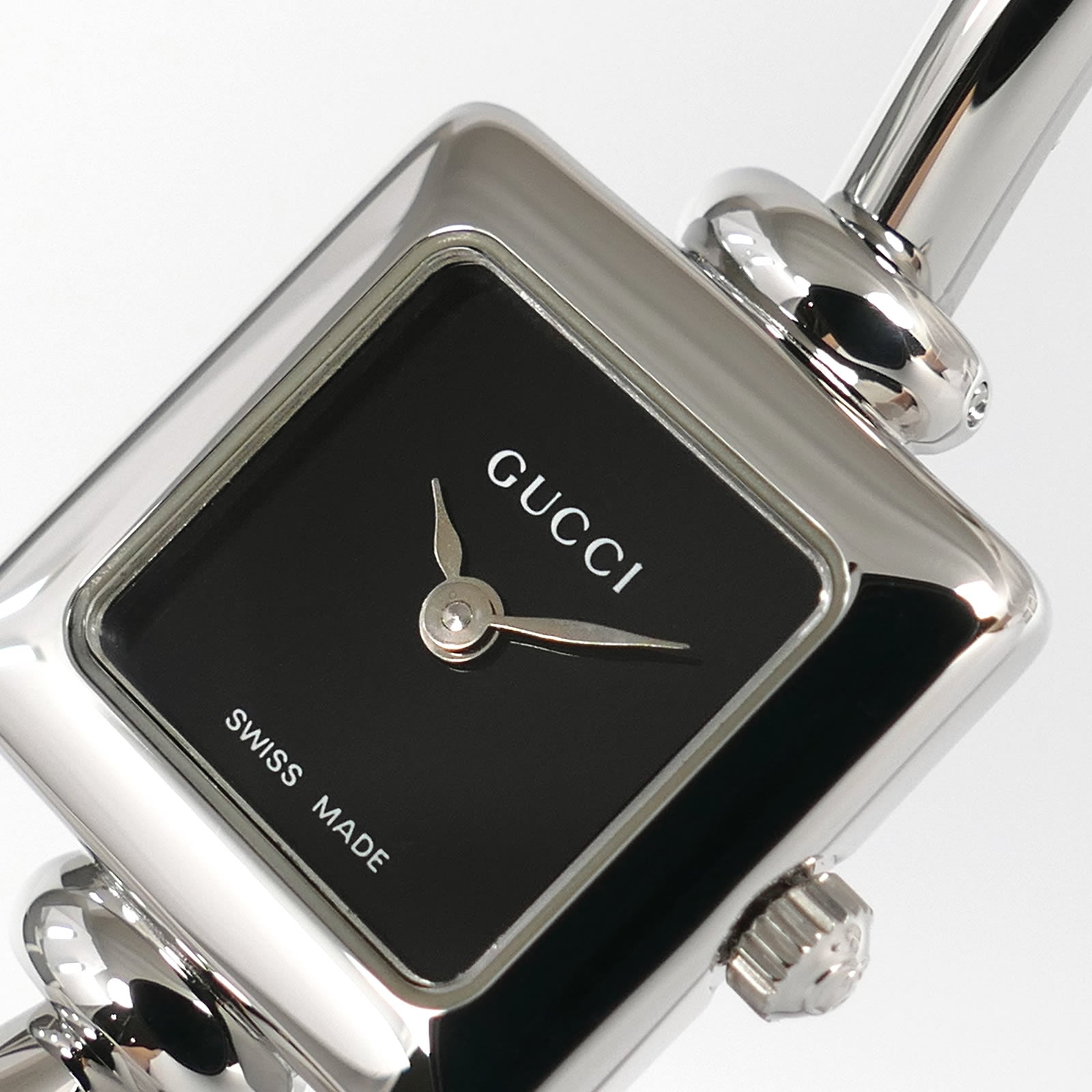 Gucci 1900L logo close up