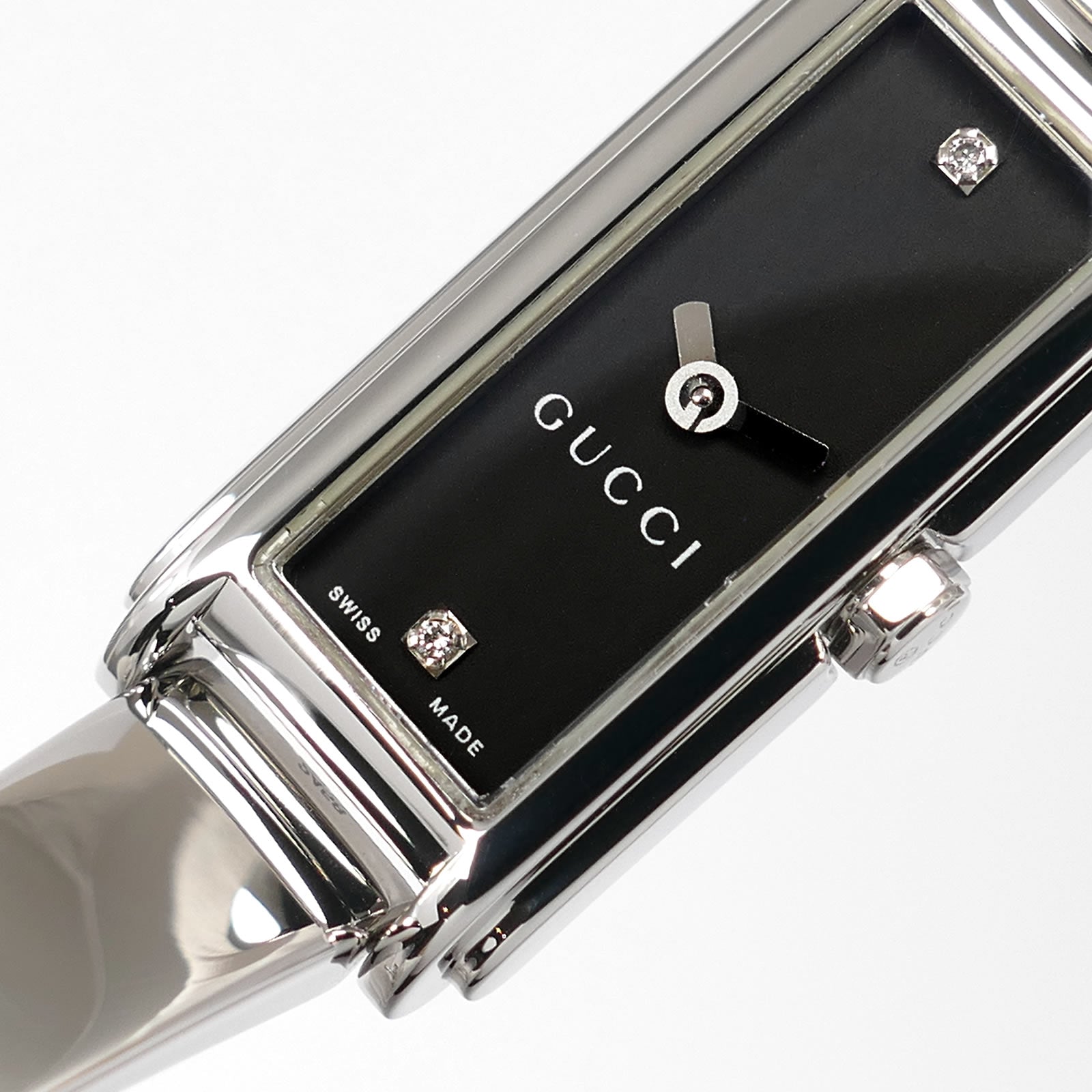 Gucci G-Line 109 logo close up