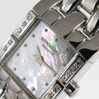Raymond Weil Tema 5886 logo close up
