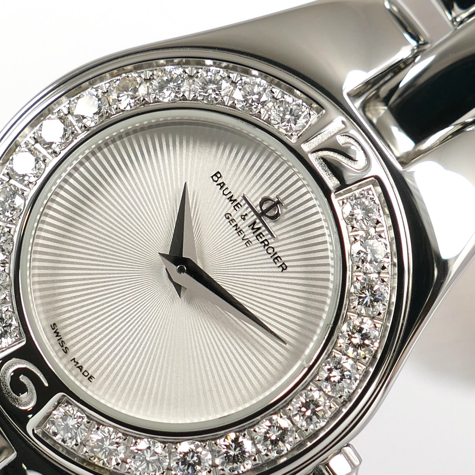 Baume & Mercier Linea 65339 logo close up