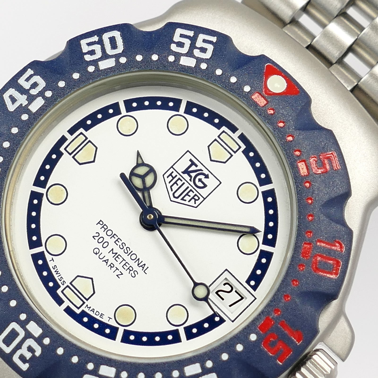 TAG Heuer Formula 1 WA1219 logo close up