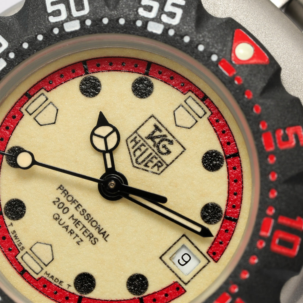 TAG Heuer Formula 1 371.508 logo close up