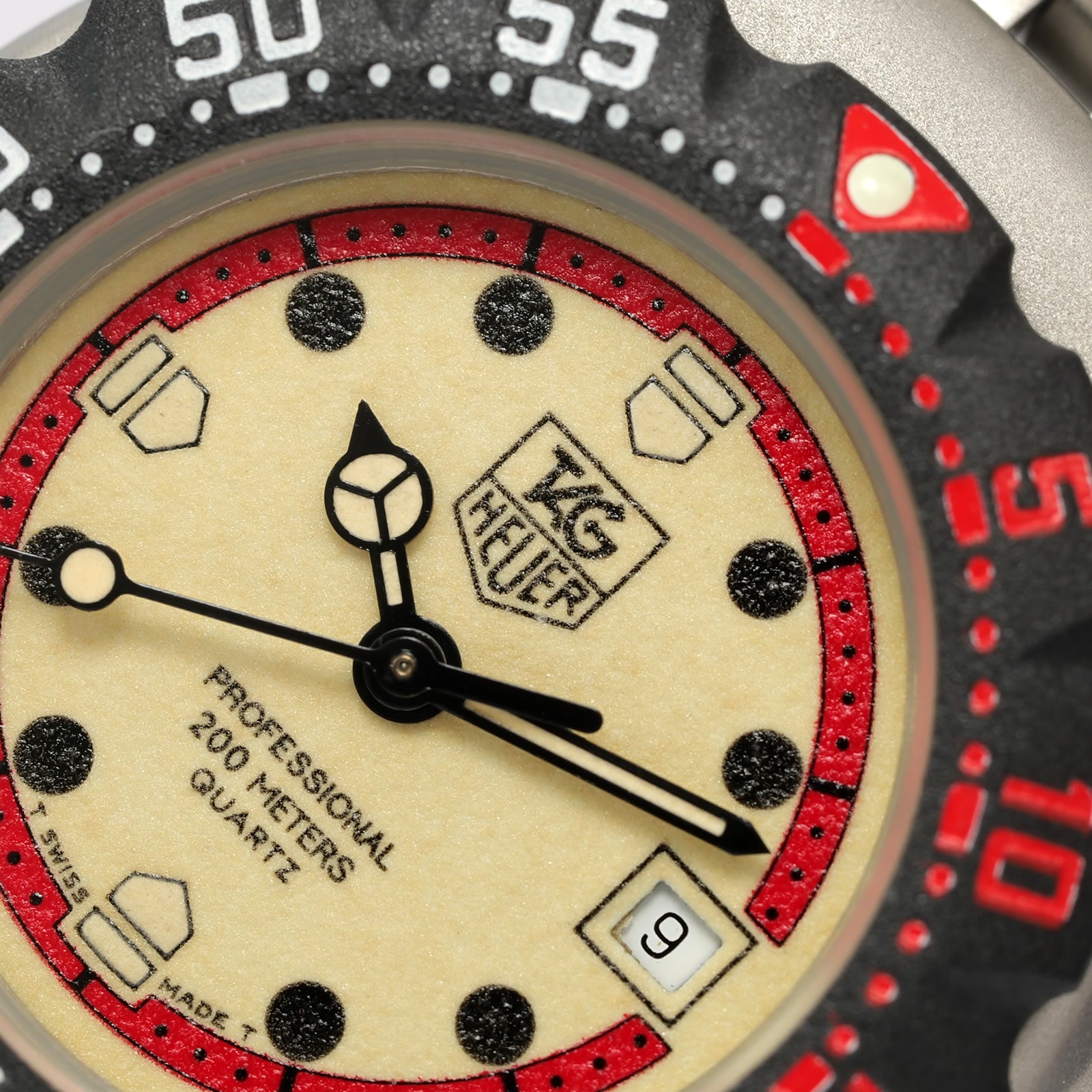 TAG Heuer Formula 1 371.508 logo close up