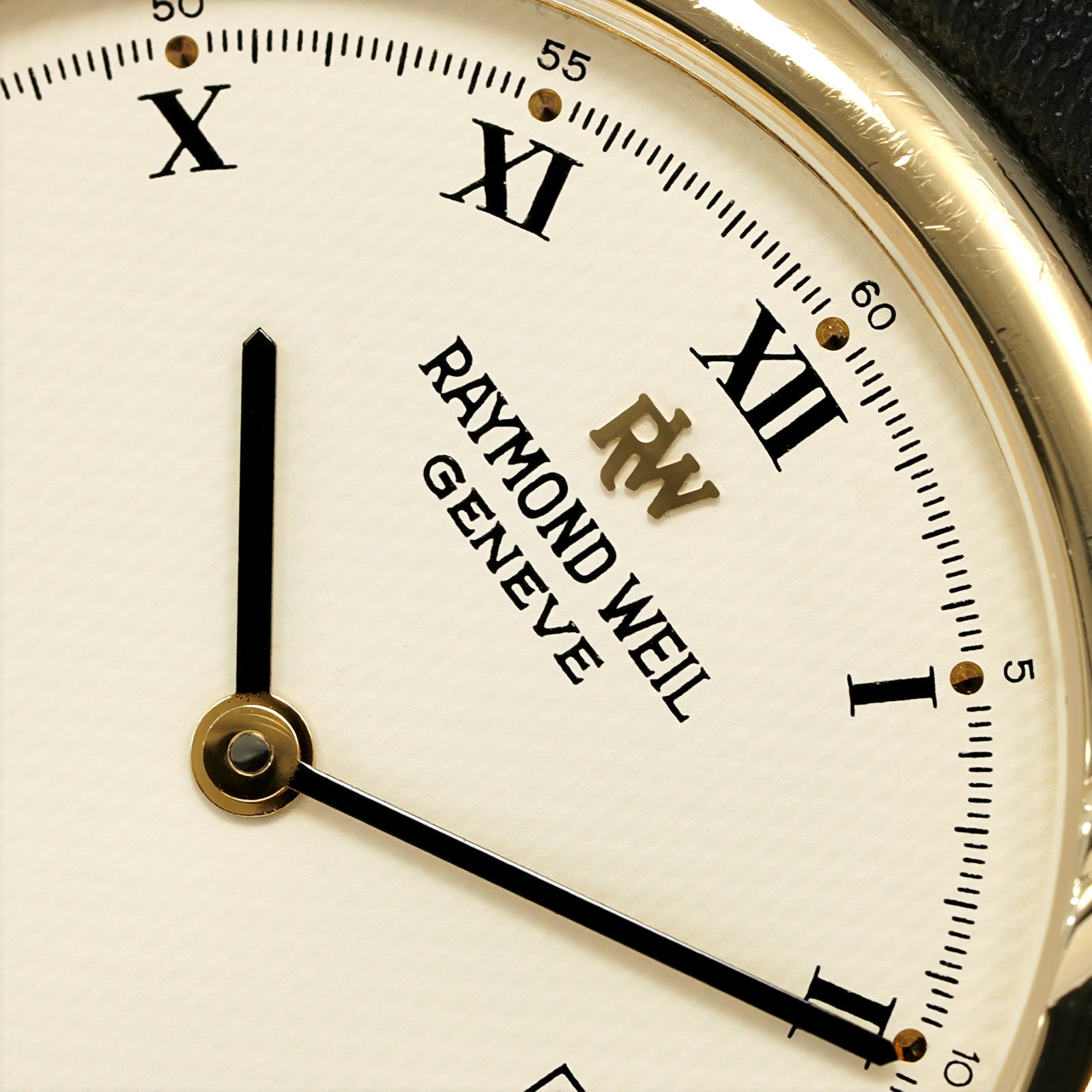 Raymond Weil Vintage 9155 logo close up
