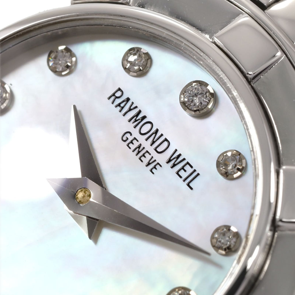 Raymond Weil Parsifal 9641 iridescent mother of pearl logo close up