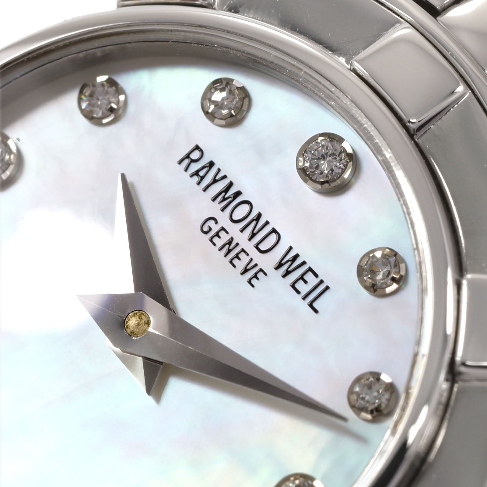 Raymond Weil Parsifal 9641 iridescent mother of pearl logo close up