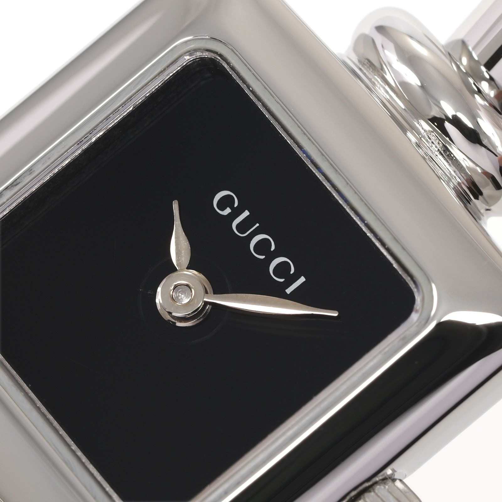 Gucci 1900L logo close up