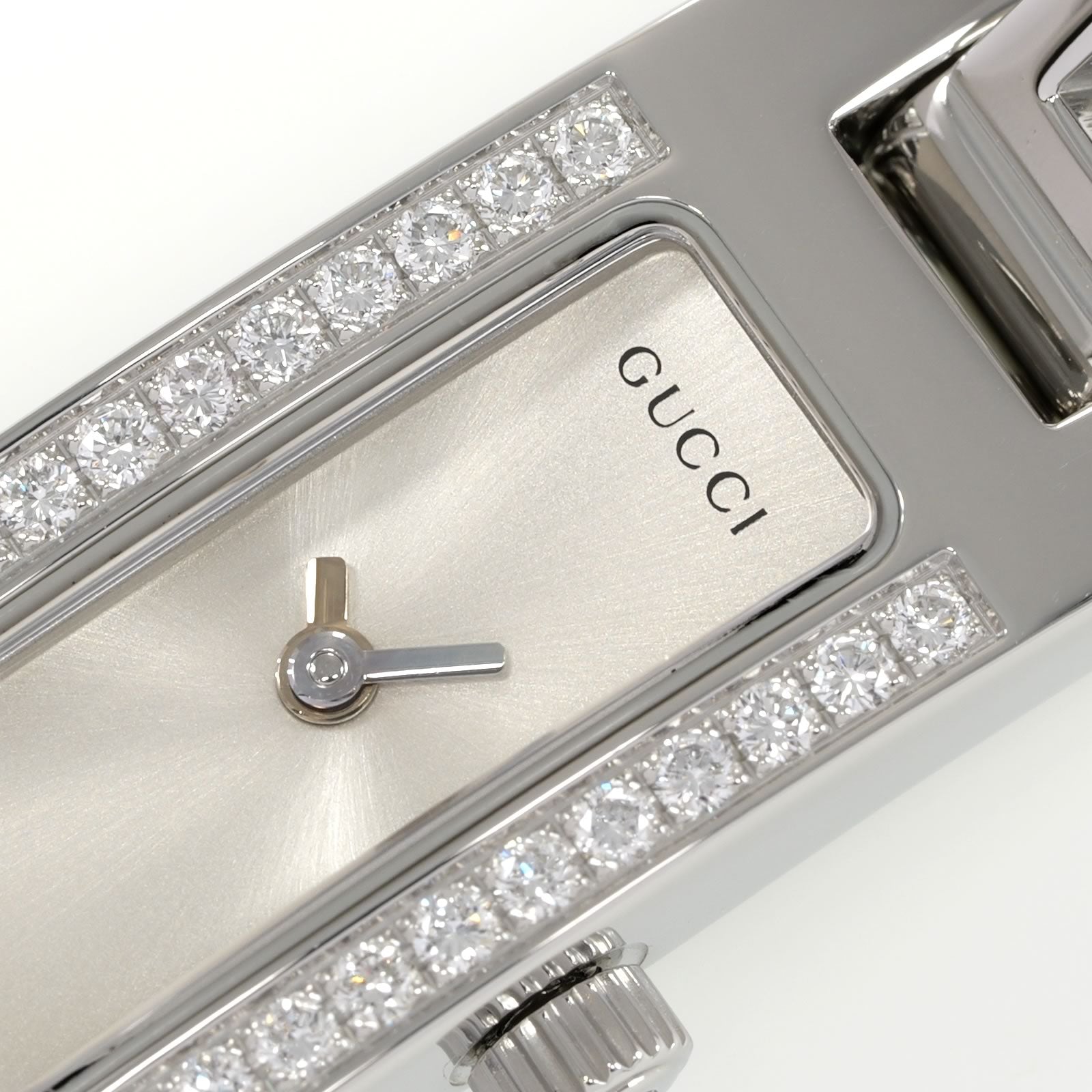 Gucci 3900L logo close up