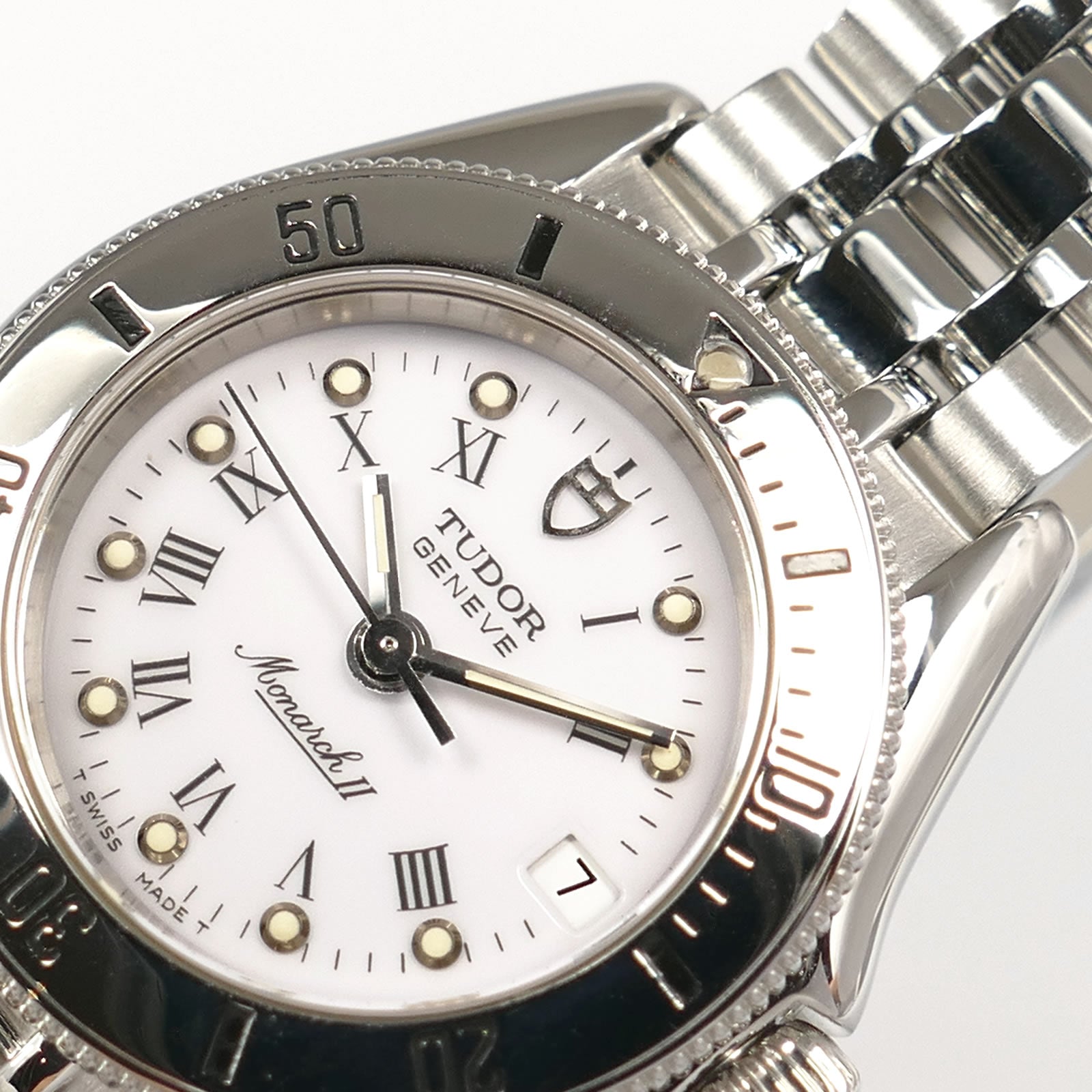Tudor Monarch II 15850 logo close up