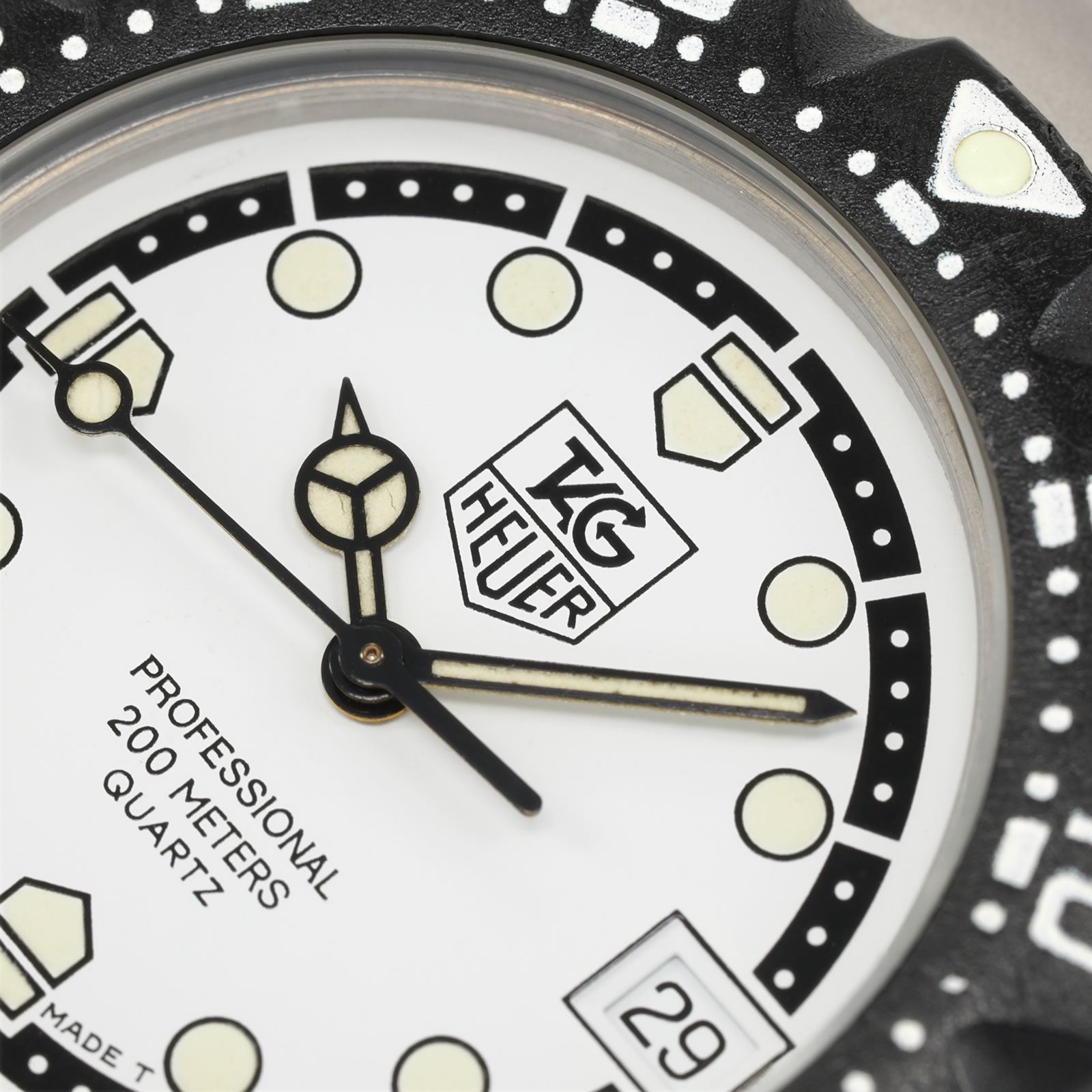 TAG Heuer Formula 1 WA1218 logo close up