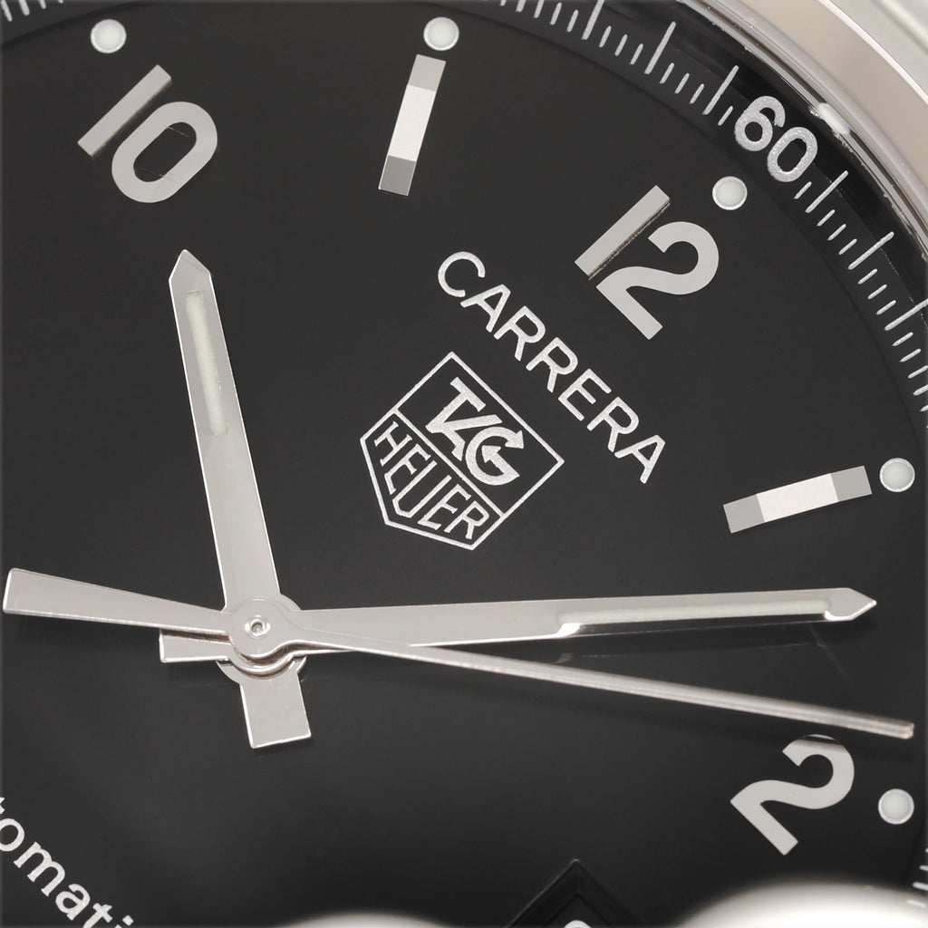 TAG Heuer Carrera WV211B logo close up