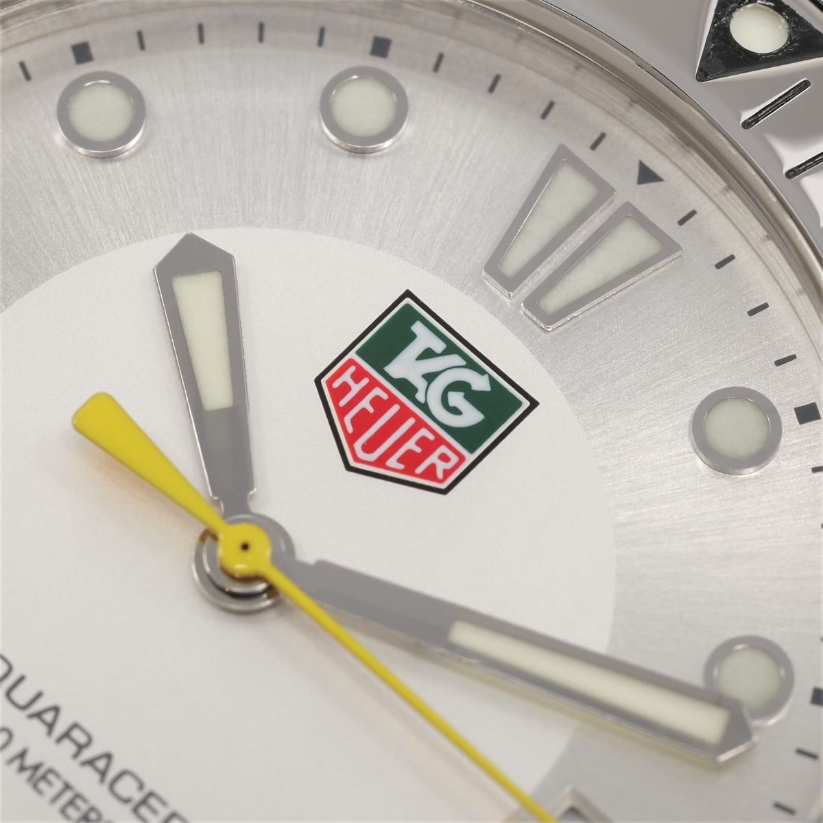 TAG Heuer Aquaracer WAB1111 dial logo close up