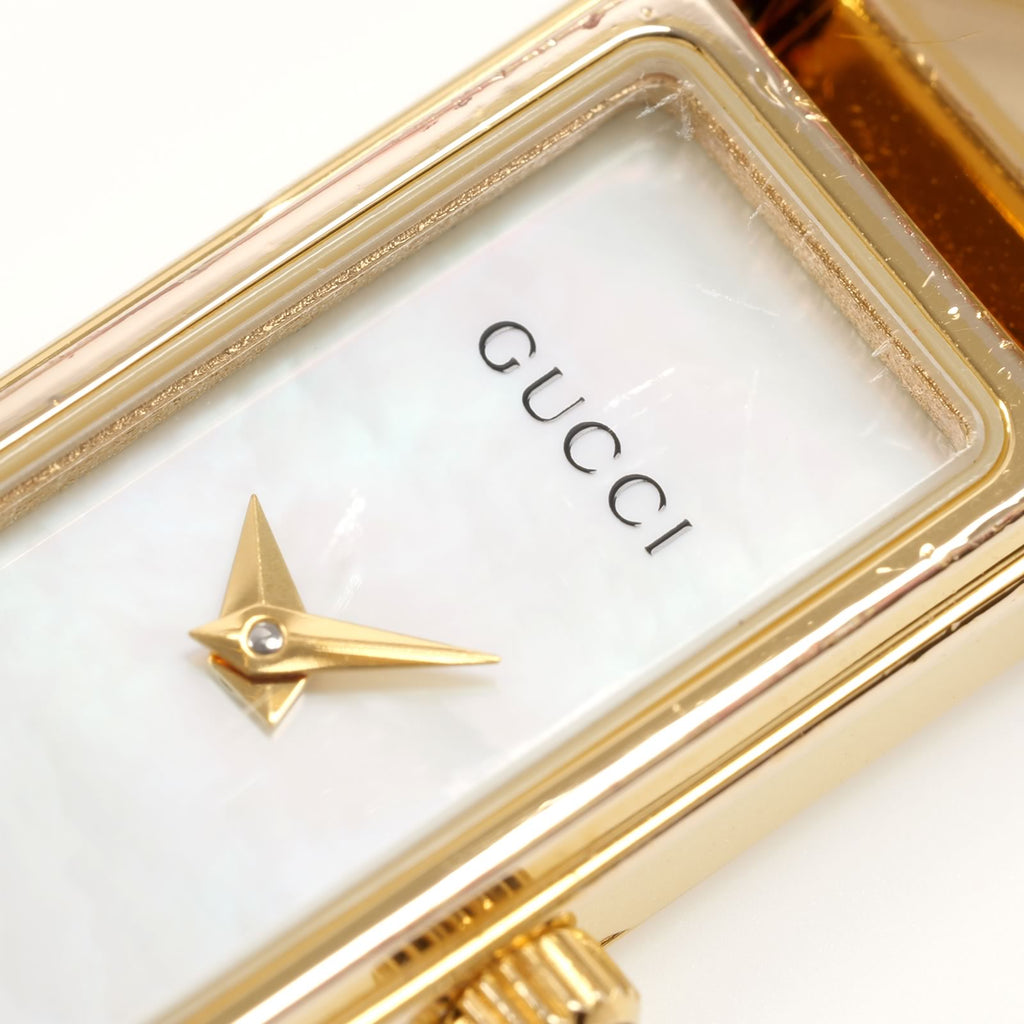 Gucci 1500L dial logo close up