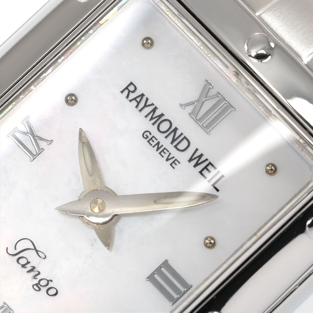 Raymond Weil Tango 5971 logo close up