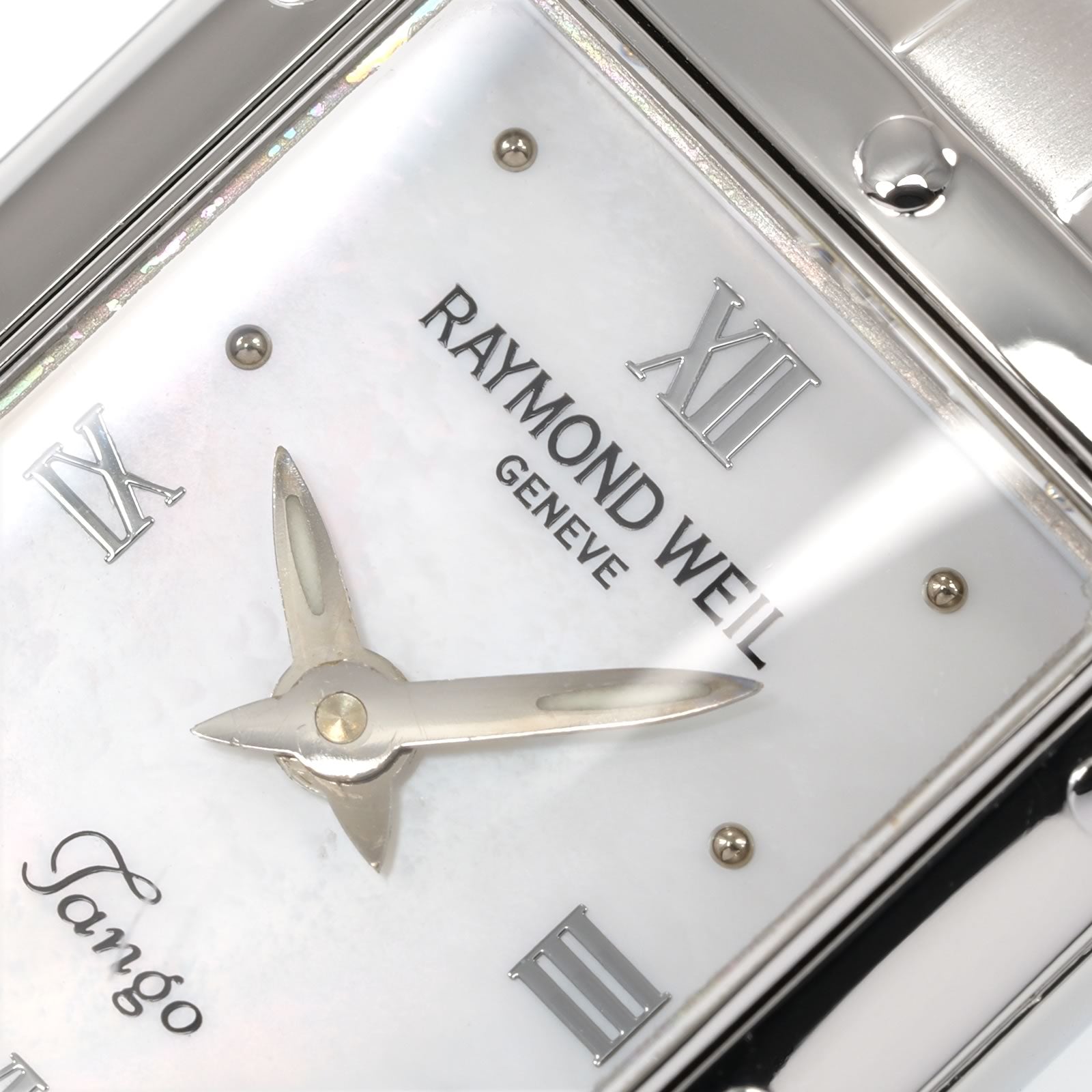 Raymond Weil Tango 5971 logo close up