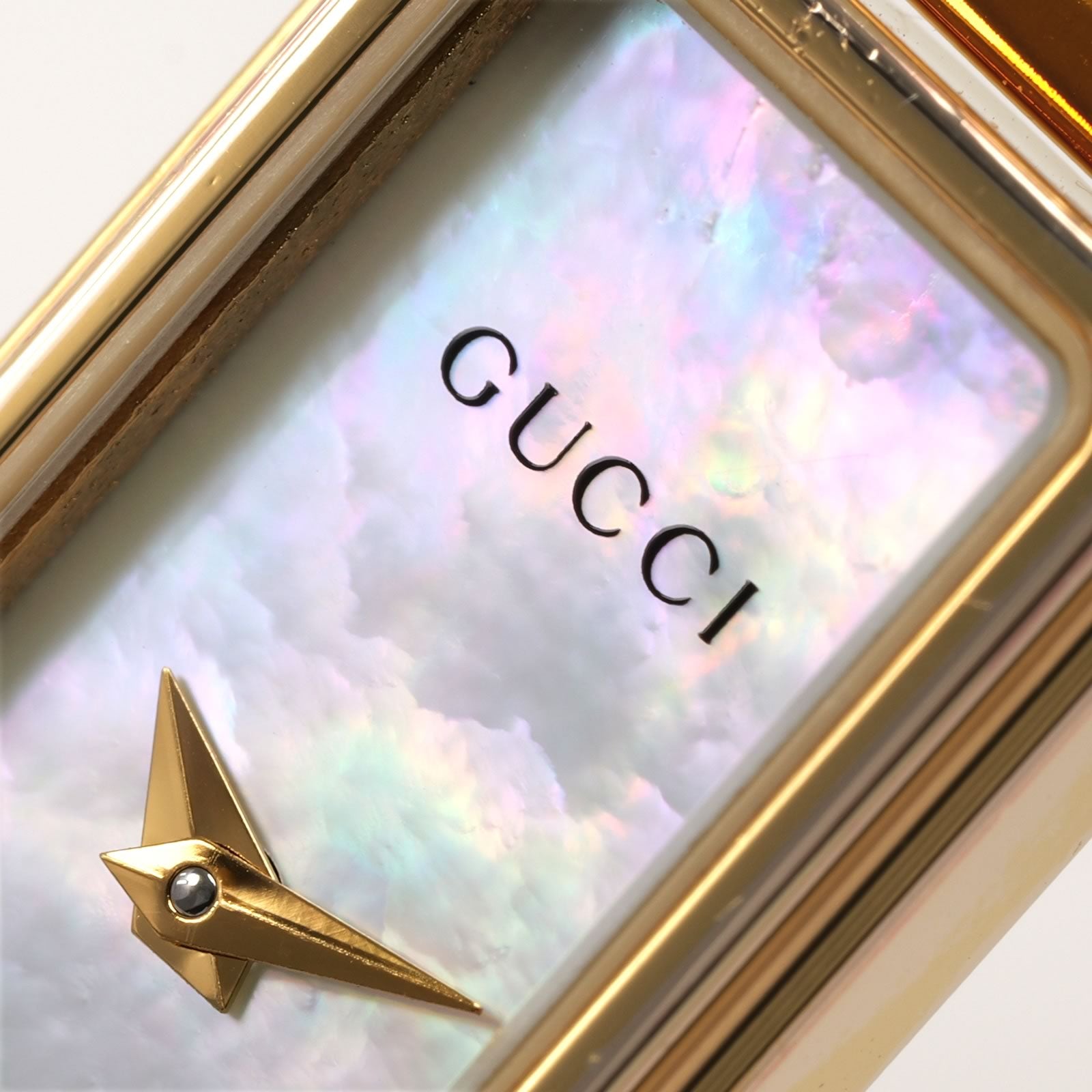 Gucci 1500L logo close up
