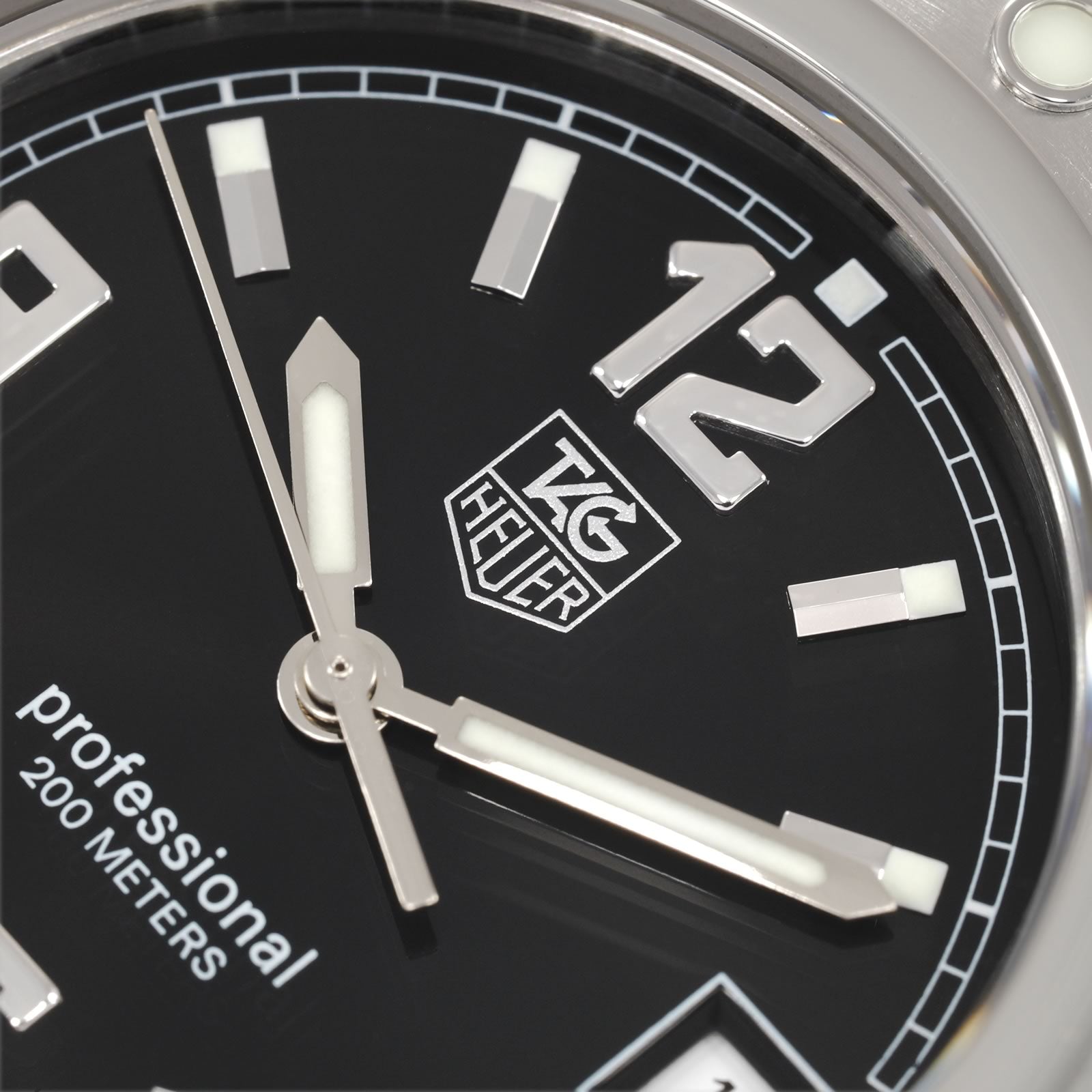 TAG Heuer 2000 Exclusive WN1110-0 logo close up
