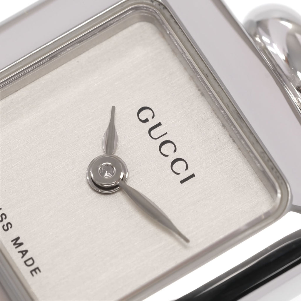 Gucci 1900L logo close up