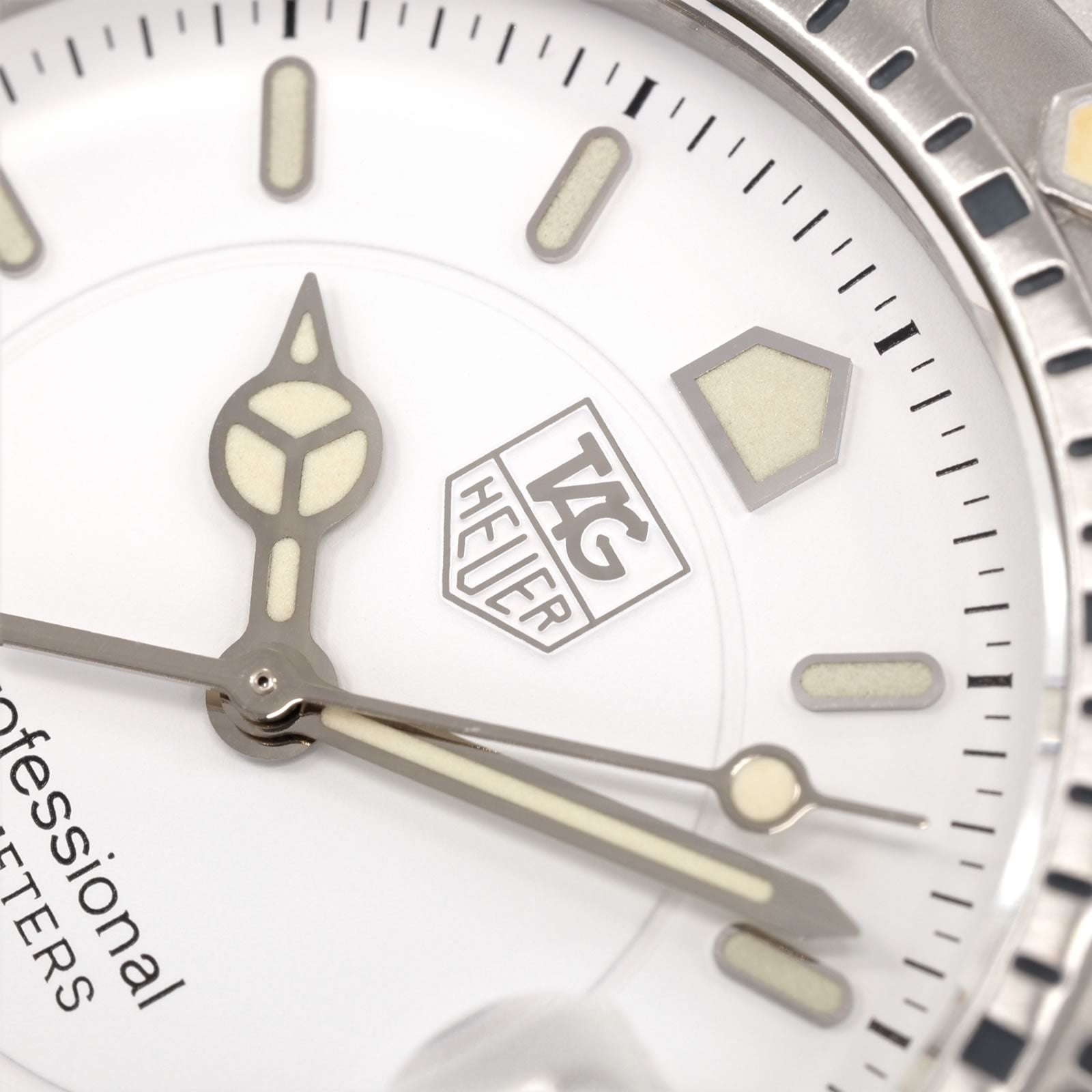 TAG Heuer 6000 WH1111 logo close up