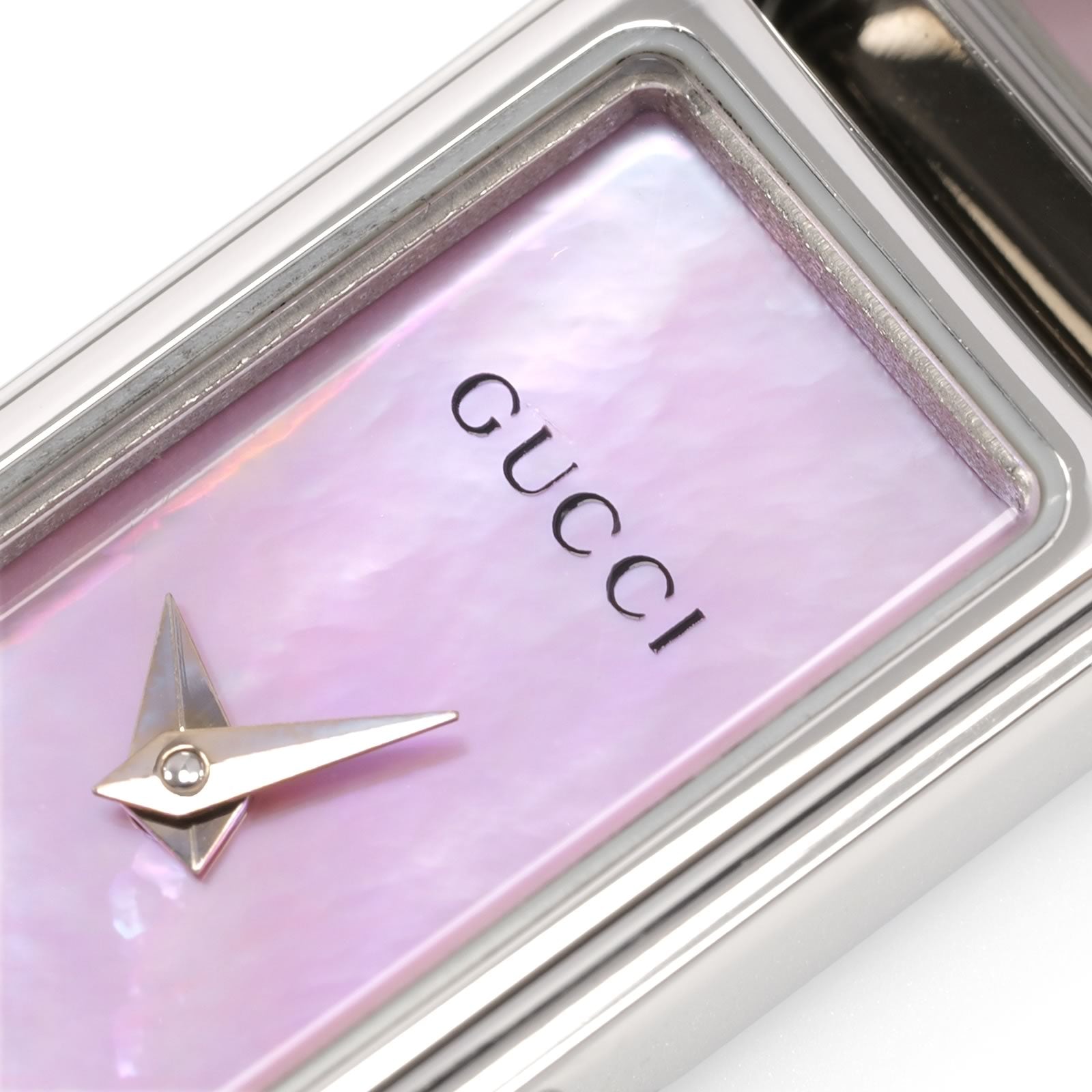 Gucci 1500L logo close up