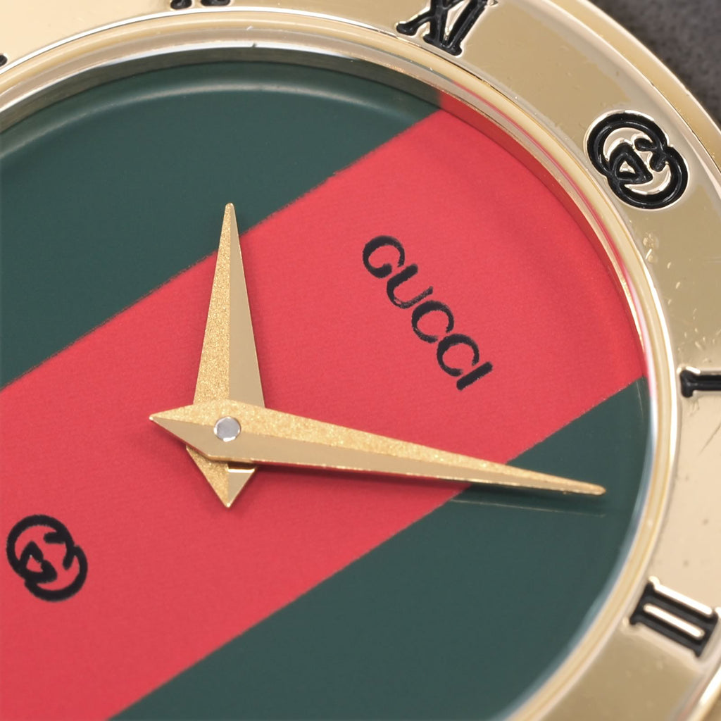 Gucci 3000L Logo close up