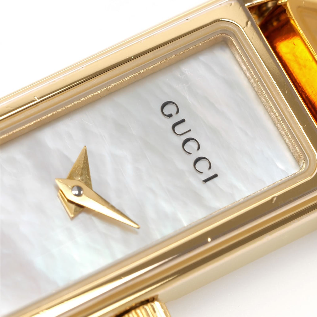 Gucci 1500L dial logo close up