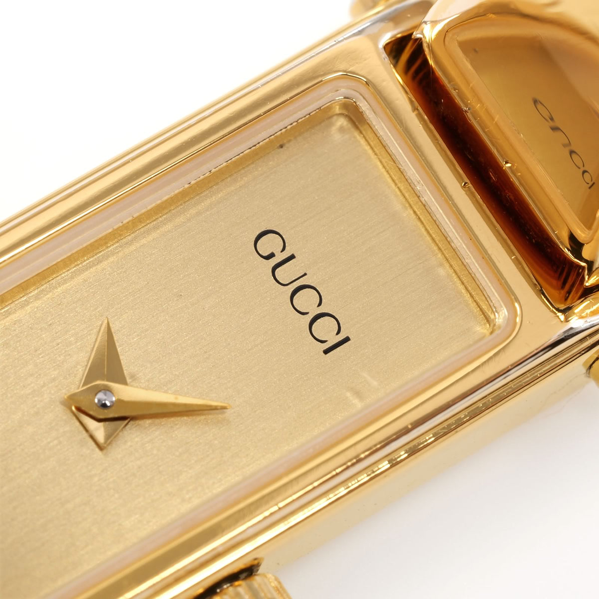 Gucci 1500L dial logo close up