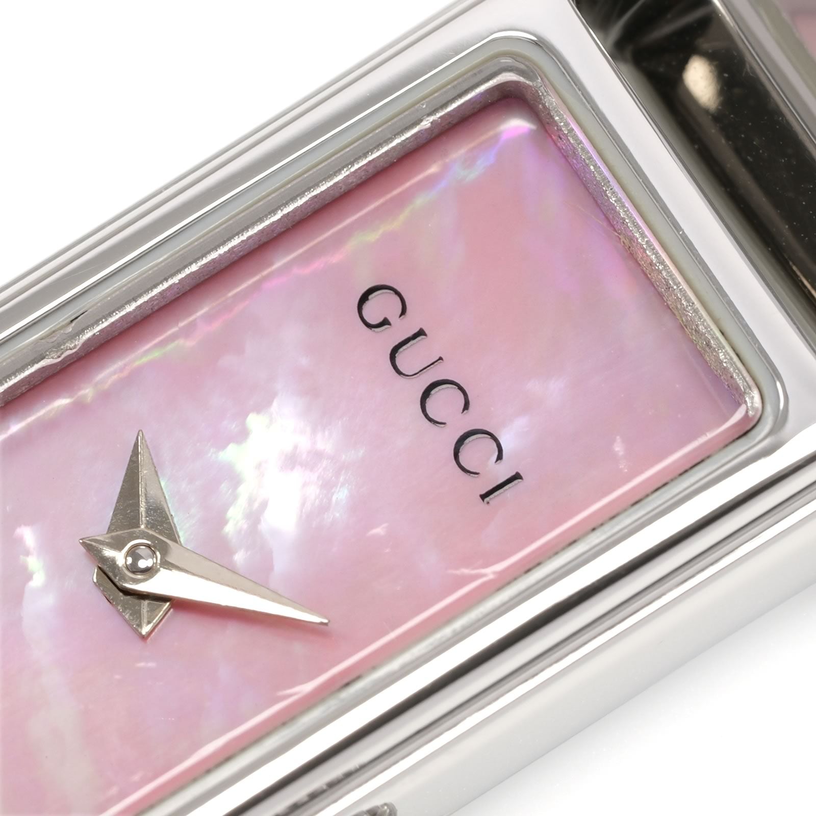 Gucci 1500L logo close up