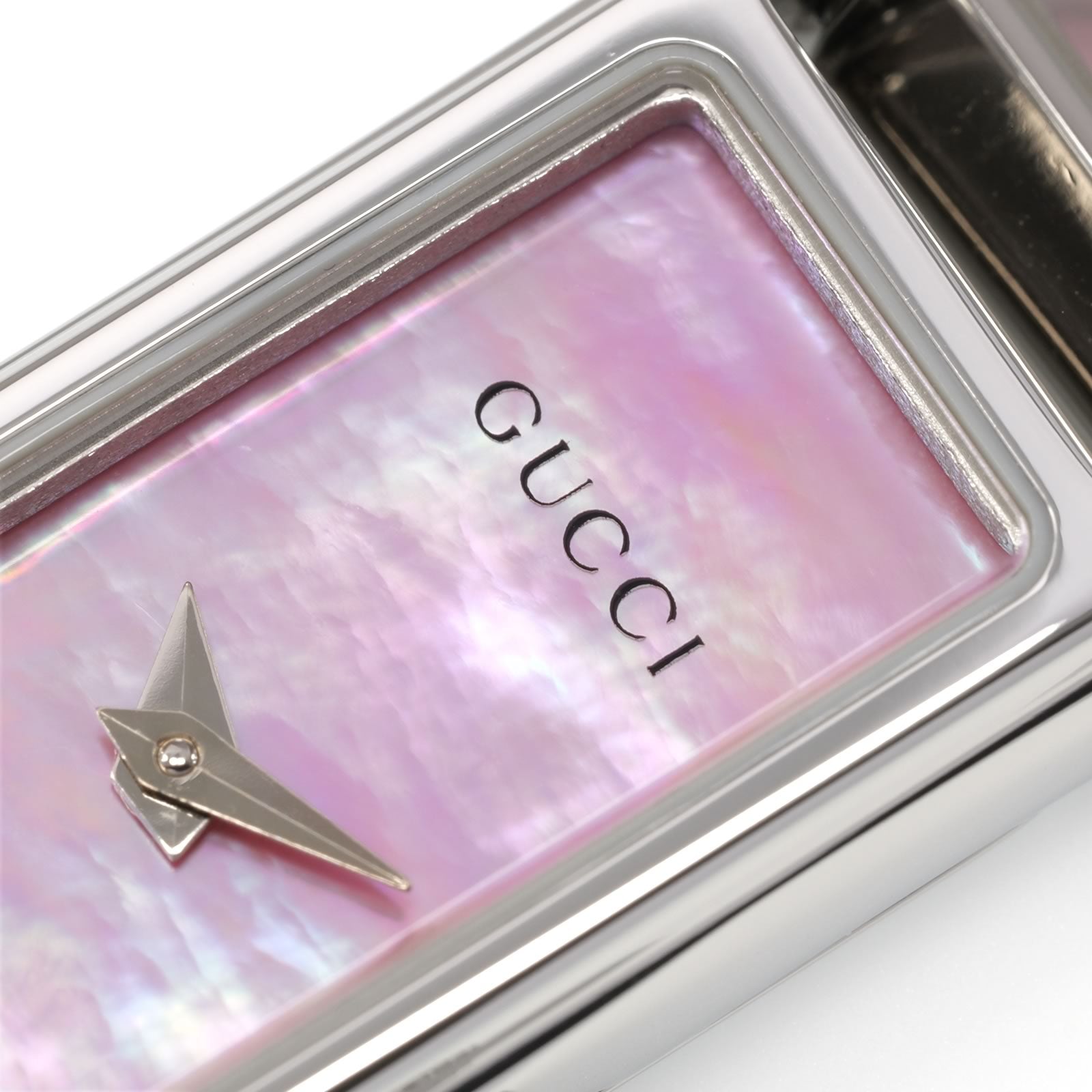 Gucci 1500L logo close up