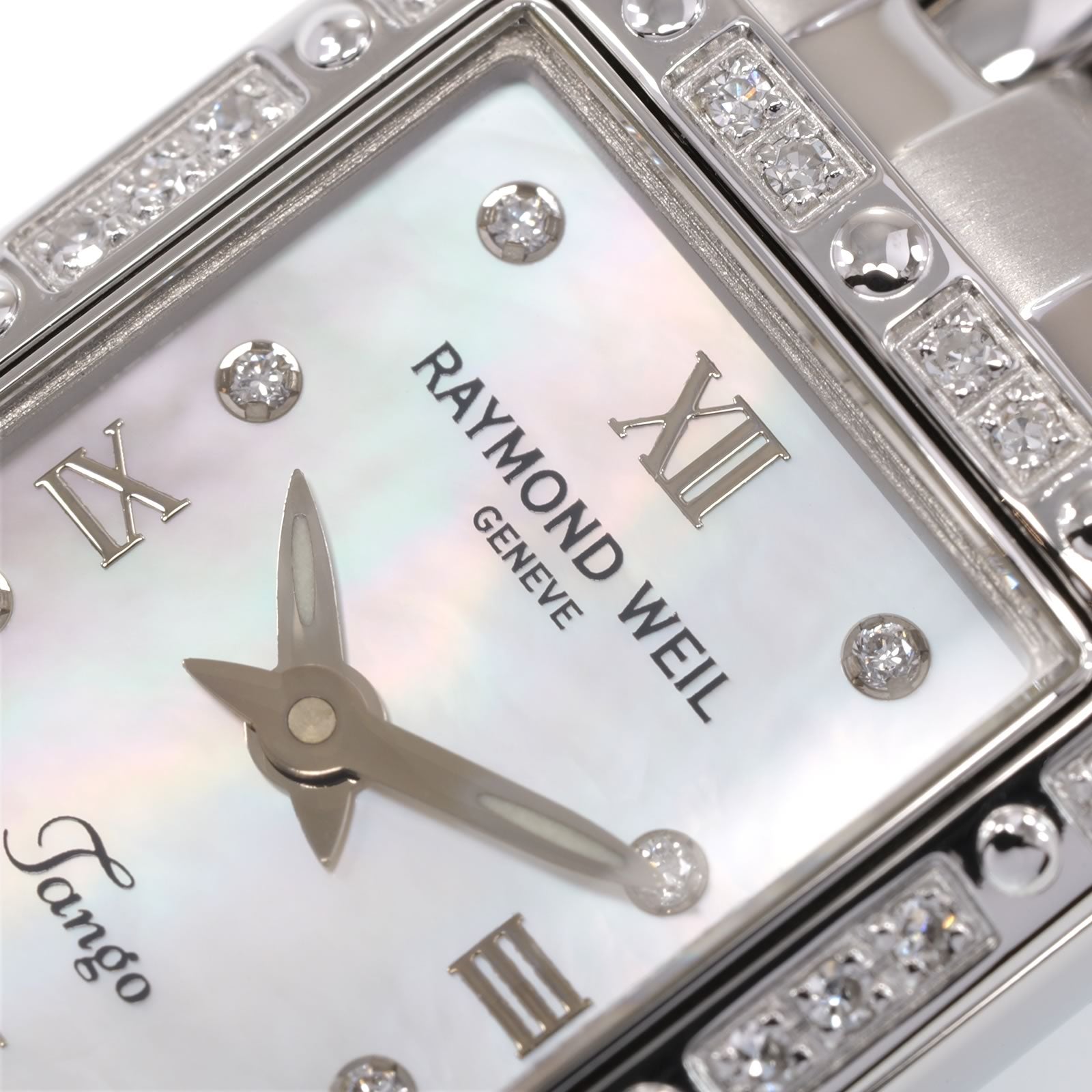 Raymond Weil Tango 5971 dial logo close up