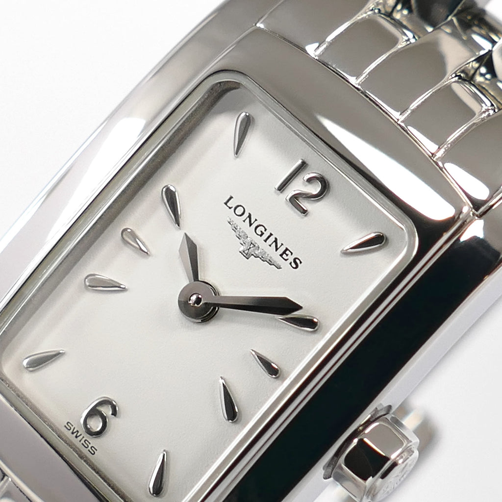 Longines DolceVita L5.158.4 logo close up
