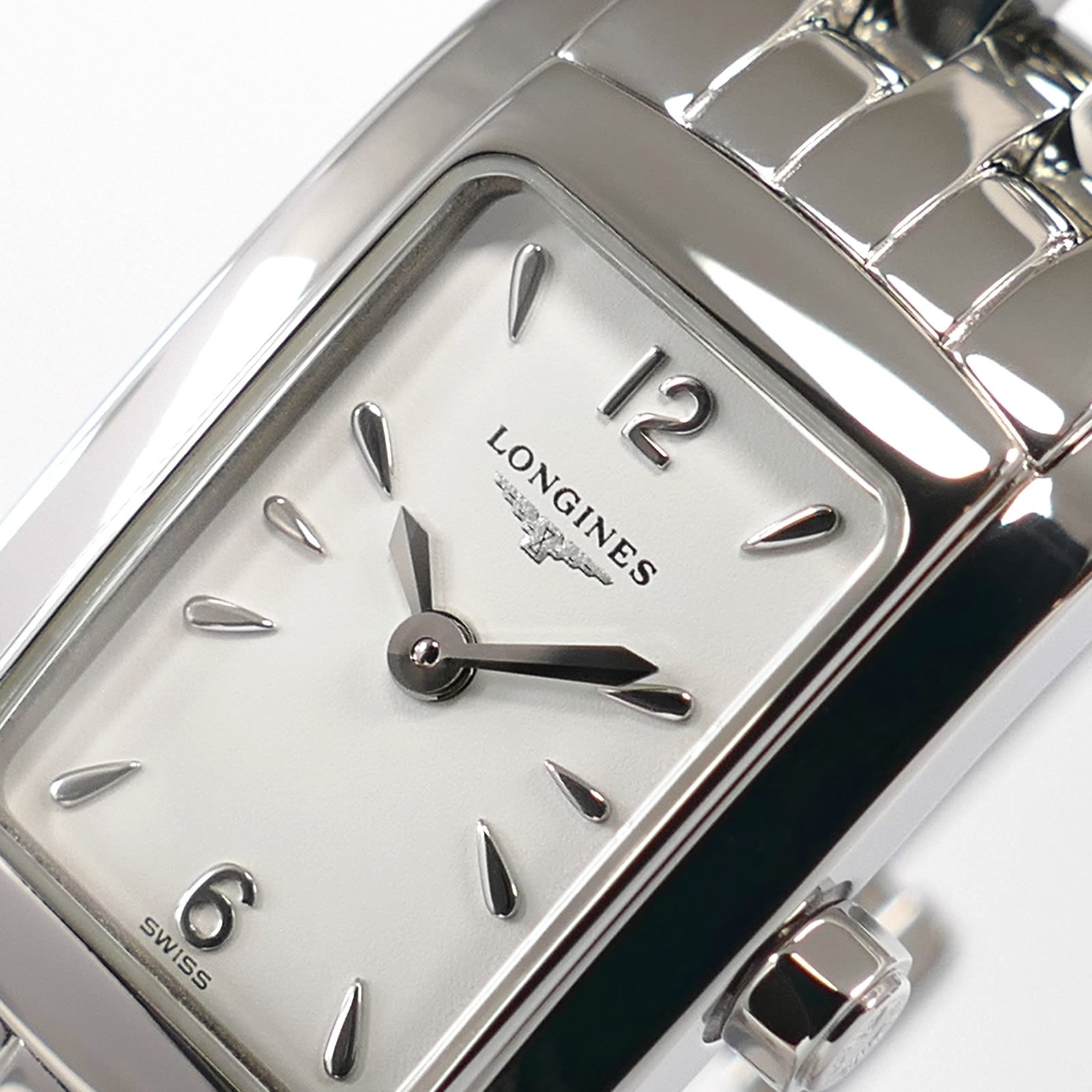 Longines DolceVita L5.158.4 logo close up