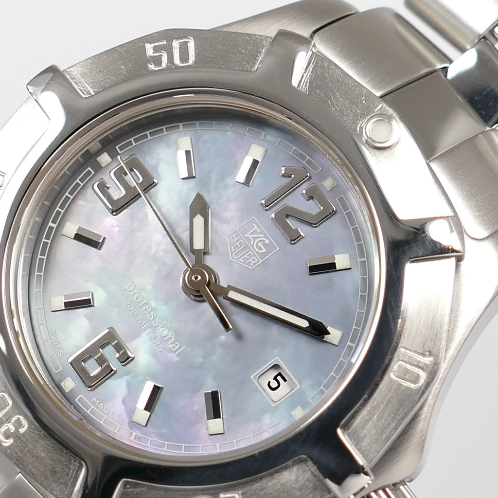 TAG Heuer 2000 Exclusive WN1318 logo and Arabic numeral close up