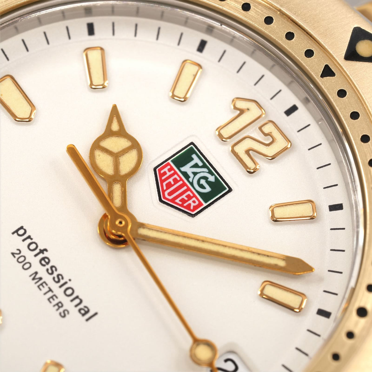 TAG Heuer 2000 WK1121 dial logo close up