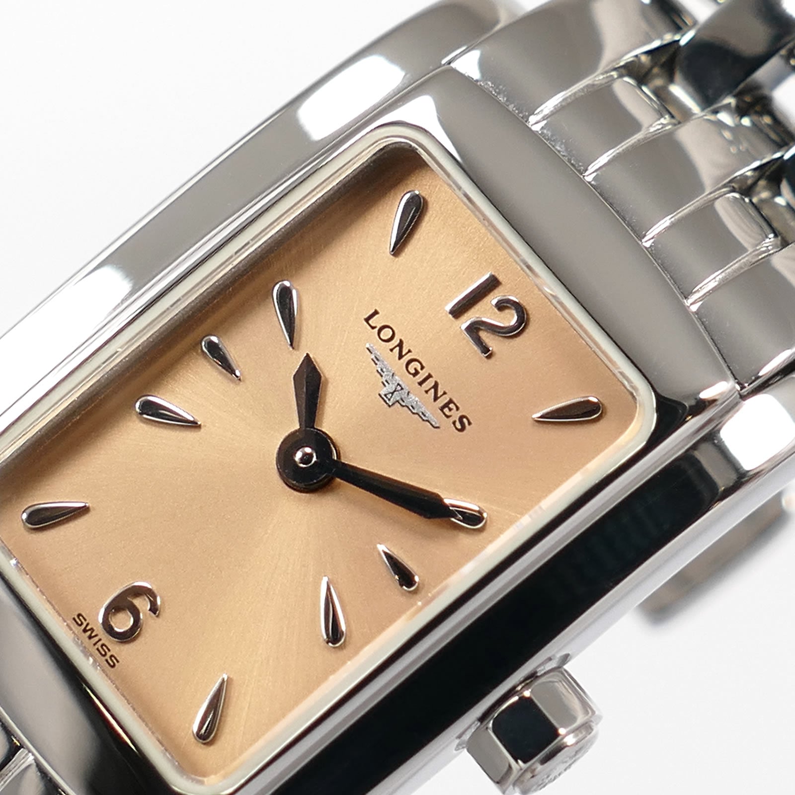 Longines DolceVita L5.158.4 logo close up
