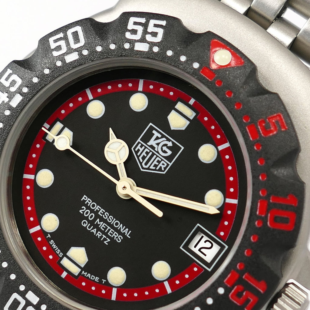 TAG Heuer Formula 1 374.513 logo close up