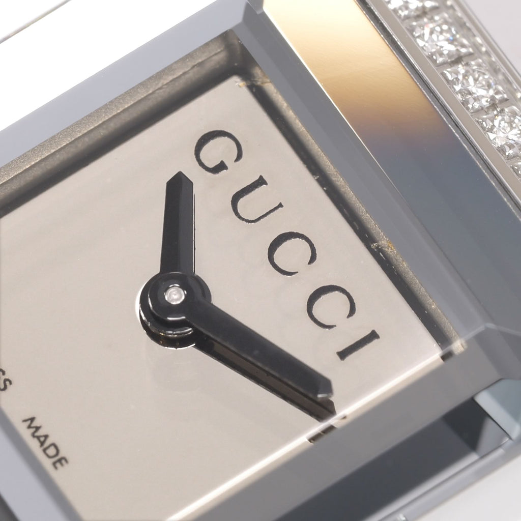 Gucci G-Frame YA128504 logo close up