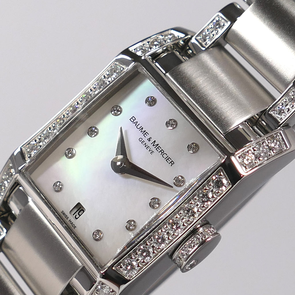 Baume & Mercier Hampton 65522 Iridescent Mother of Pearl Dial logo close up