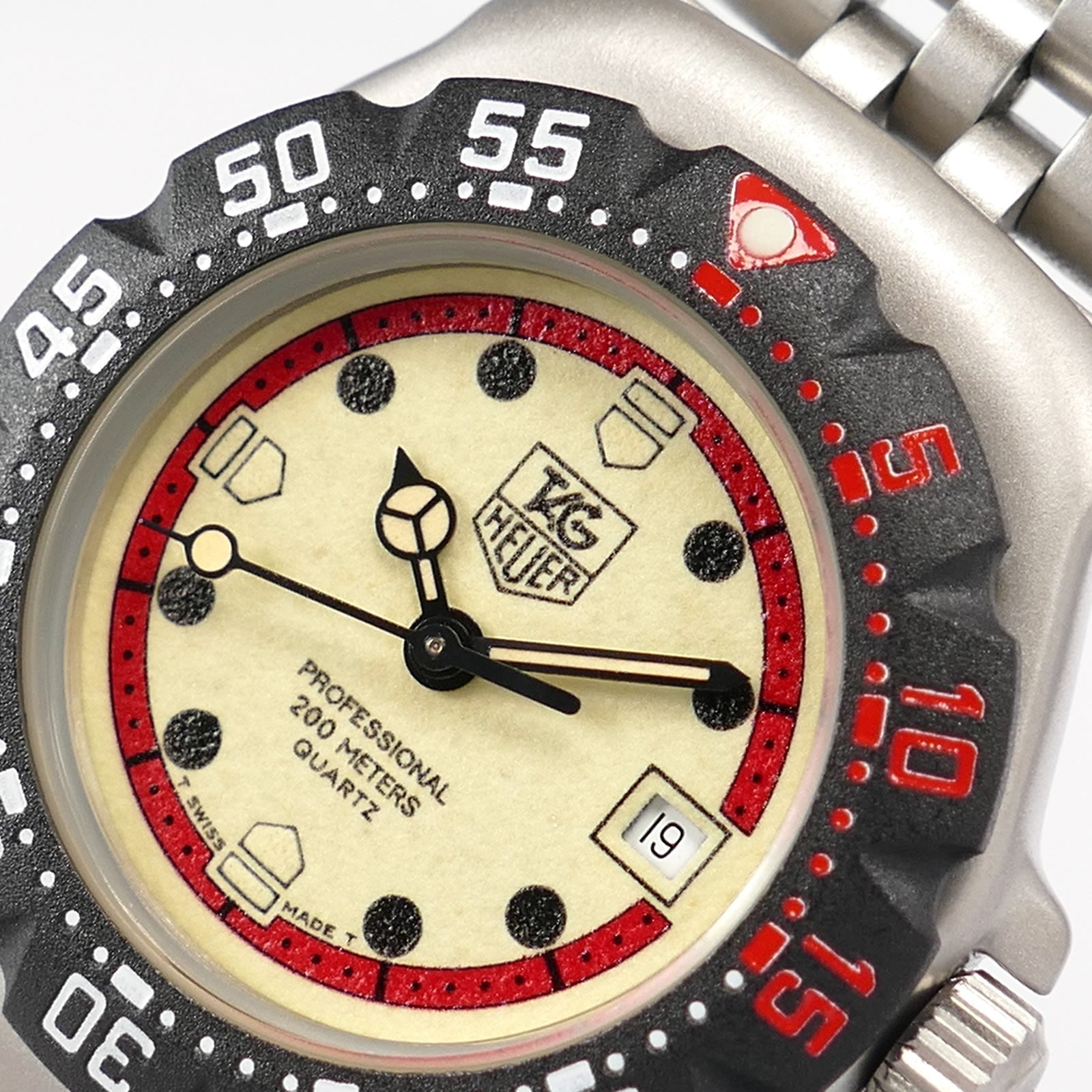 TAG Heuer Formula 1 371.508 logo close up